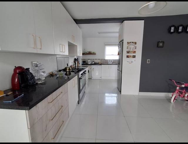 4 BEDROOM HOUSE FOR SALE IN LAMPIESBAAI